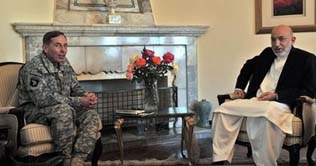 Petraeus meets with Karzai 